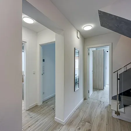 וילה Peaceful Blooming With Pool - Four Bedroom With Pool רוביני