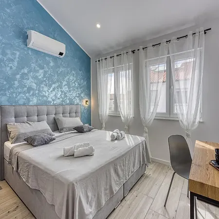 Peaceful Blooming With Pool - Four Bedroom With Pool וילה