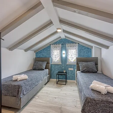 וילה Peaceful Blooming With Pool - Four Bedroom With Pool רוביני