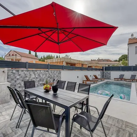 וילה Peaceful Blooming With Pool - Four Bedroom With Pool *