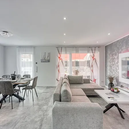 Peaceful Blooming With Pool - Four Bedroom With Pool * רוביני