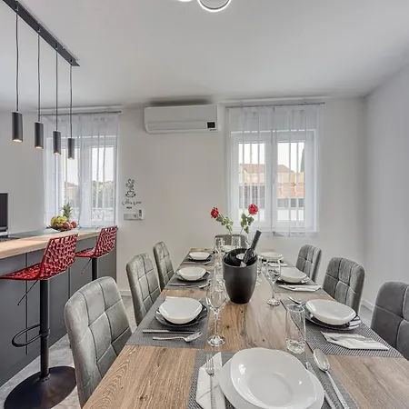 Peaceful Blooming With Pool - Four Bedroom With Pool וילה *