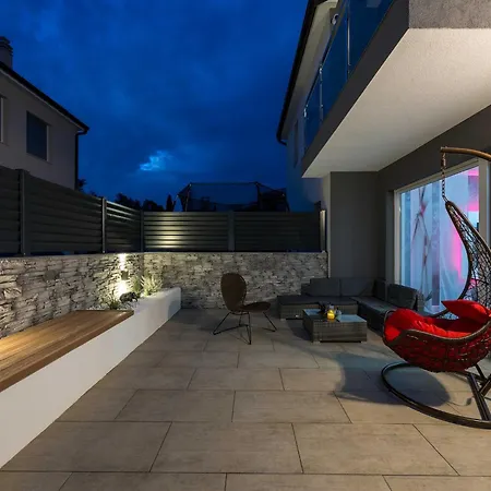 Peaceful Blooming With Pool - Four Bedroom With Pool Villa Rovinj