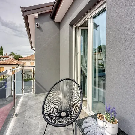 Peaceful Blooming With Pool - Four Bedroom With Pool