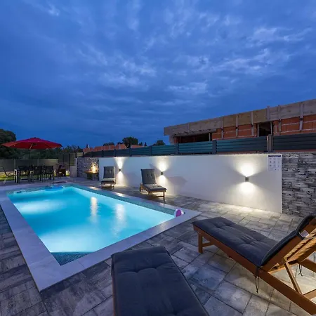 Peaceful Blooming With Pool - Four Bedroom With Pool Villa